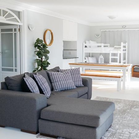 Nahoon Beach Villas Self Catering Apartments イースト・ロンドン エクステリア 写真