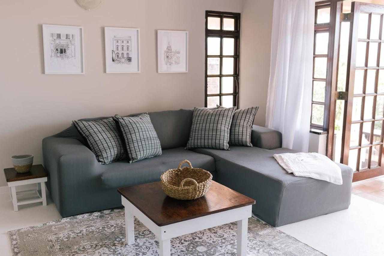 Nahoon Beach Villas Self Catering Apartments イースト・ロンドン エクステリア 写真