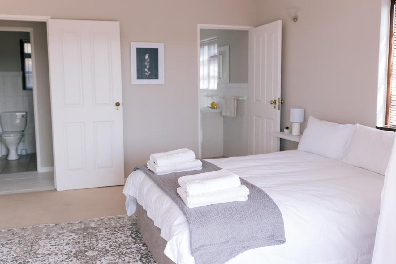 Nahoon Beach Villas Self Catering Apartments イースト・ロンドン エクステリア 写真