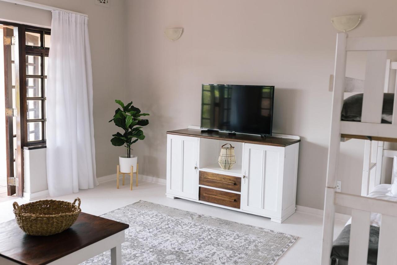 Nahoon Beach Villas Self Catering Apartments イースト・ロンドン エクステリア 写真