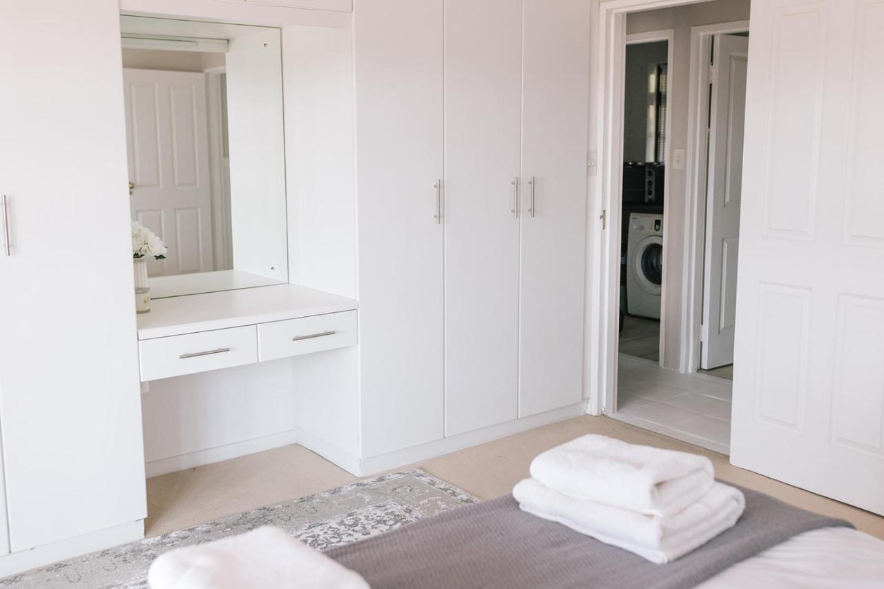 Nahoon Beach Villas Self Catering Apartments イースト・ロンドン エクステリア 写真