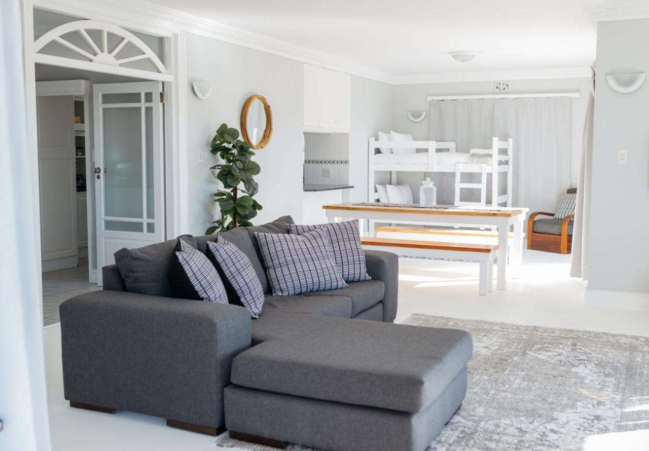 Nahoon Beach Villas Self Catering Apartments イースト・ロンドン エクステリア 写真