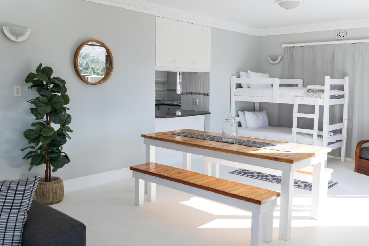 Nahoon Beach Villas Self Catering Apartments イースト・ロンドン エクステリア 写真