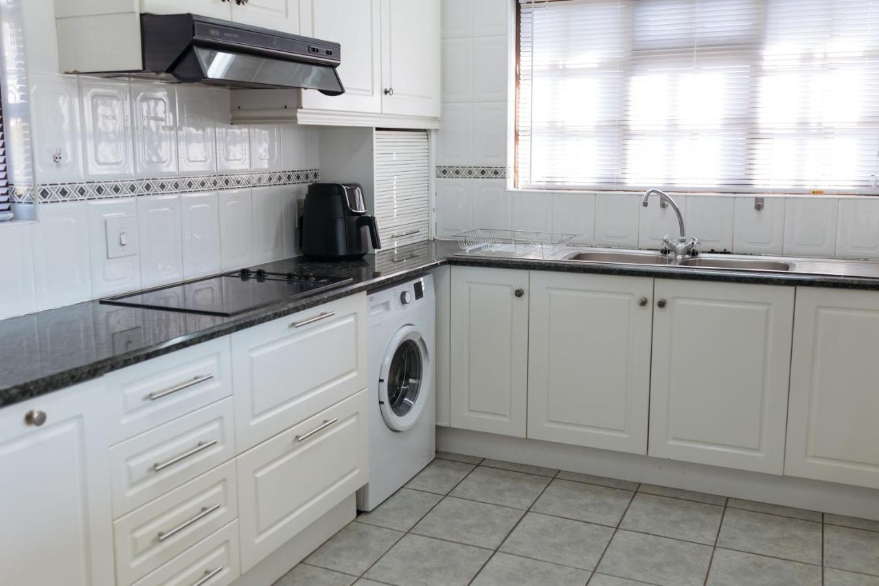 Nahoon Beach Villas Self Catering Apartments イースト・ロンドン エクステリア 写真
