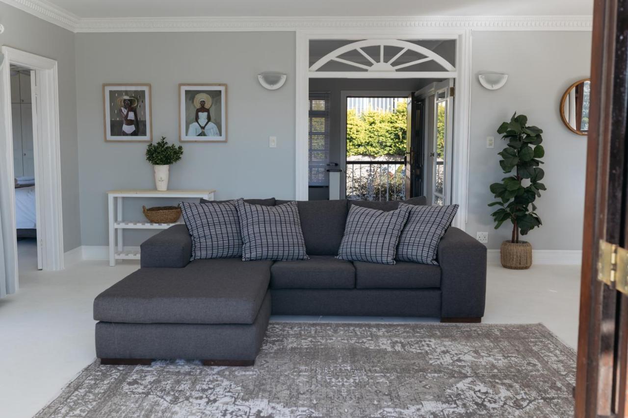 Nahoon Beach Villas Self Catering Apartments イースト・ロンドン エクステリア 写真