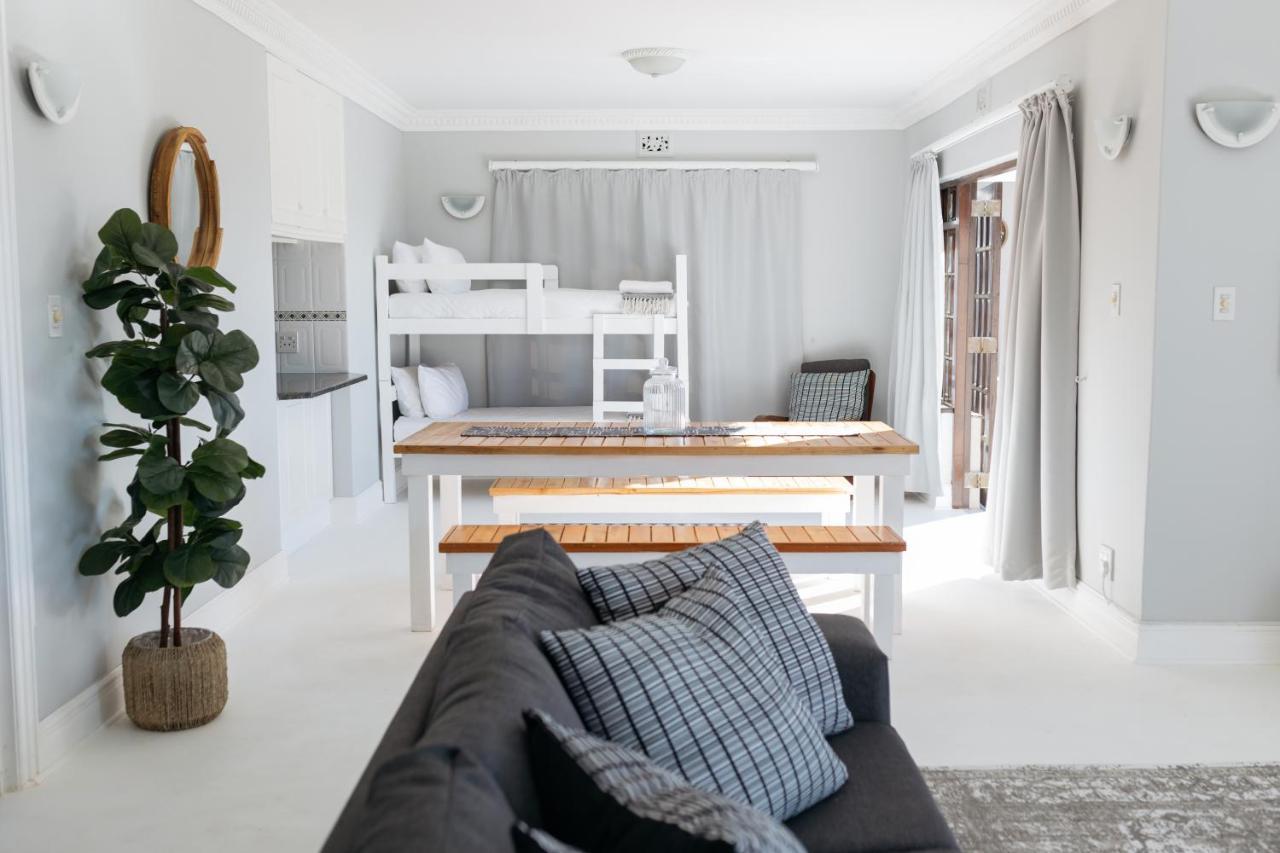 Nahoon Beach Villas Self Catering Apartments イースト・ロンドン エクステリア 写真