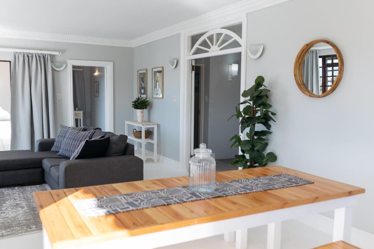 Nahoon Beach Villas Self Catering Apartments イースト・ロンドン エクステリア 写真