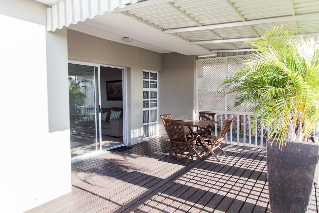 Nahoon Beach Villas Self Catering Apartments イースト・ロンドン エクステリア 写真